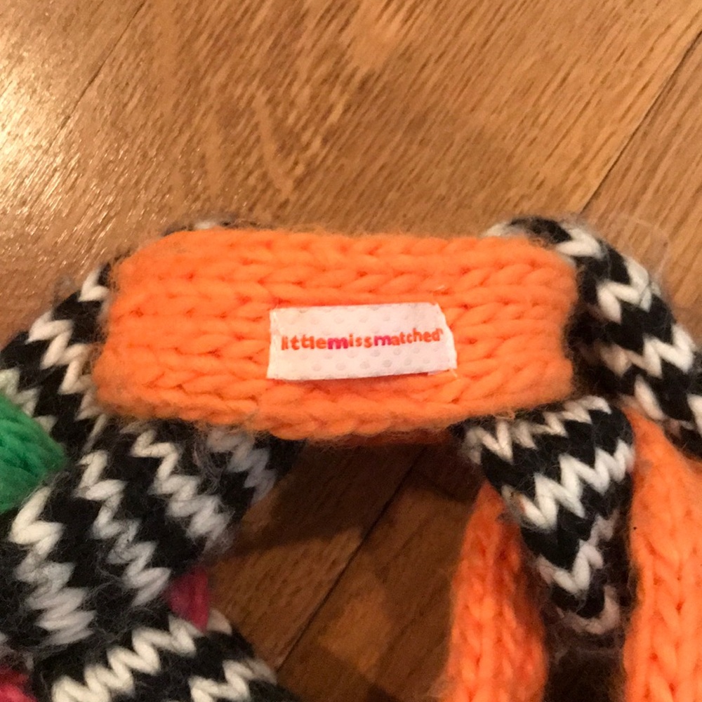 Patterned Loop Scarf - Picture 2 of 3